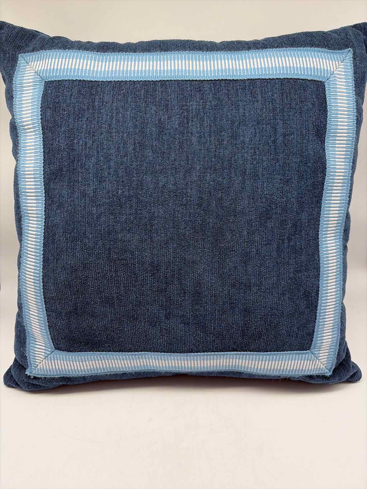 Navy & White Pillow | True Fashionistas.