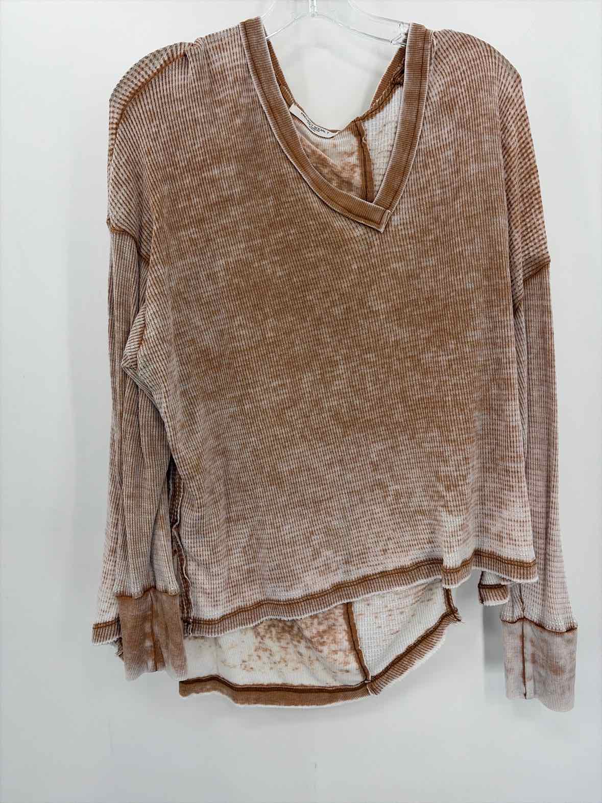 Pre-Owned Project Social T Tan Size Medium Long Sleeve Blouse | True Fashionistas.