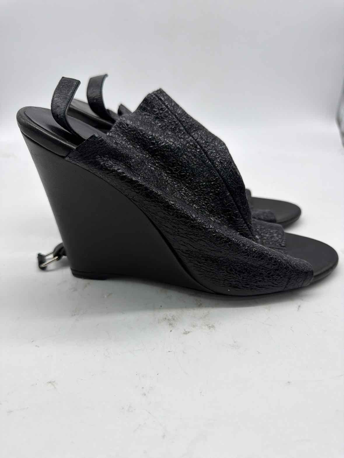 Pre-Owned Balenciaga Black Size 8.25 Caged Heels | True Fashionistas.