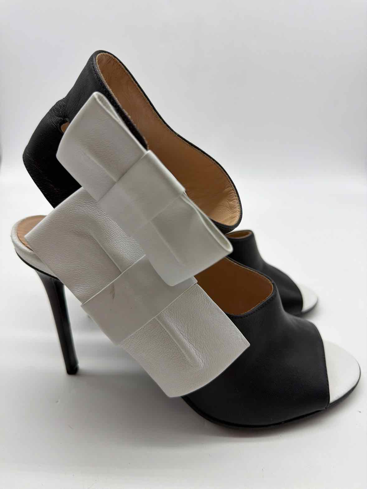 Pre-Owned Viktor & Rolf Black Size 37 Slingback Heels | True Fashionistas.
