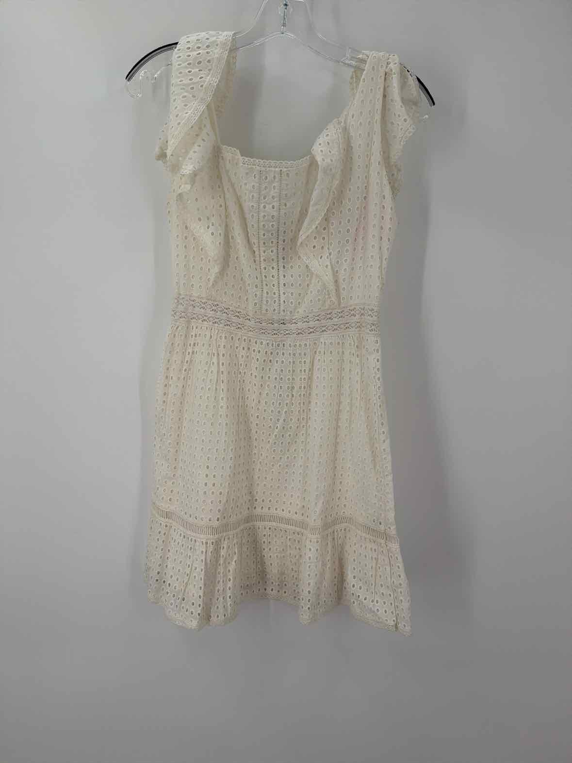 Pre-Owned Alice + Olivia White Size 4 Eyelet Short Sleeveless Dress | True Fashionistas.