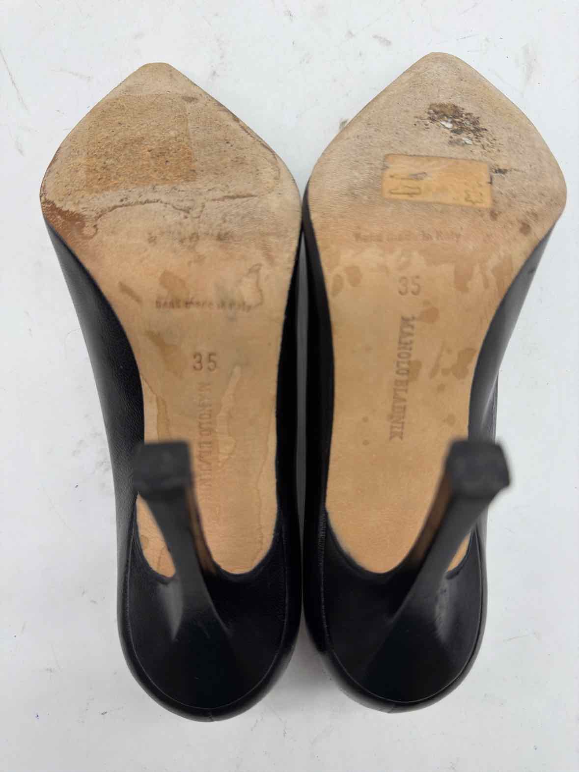 Pre-Owned Manolo Blahnik Black Size 35 Pump Heels | True Fashionistas.