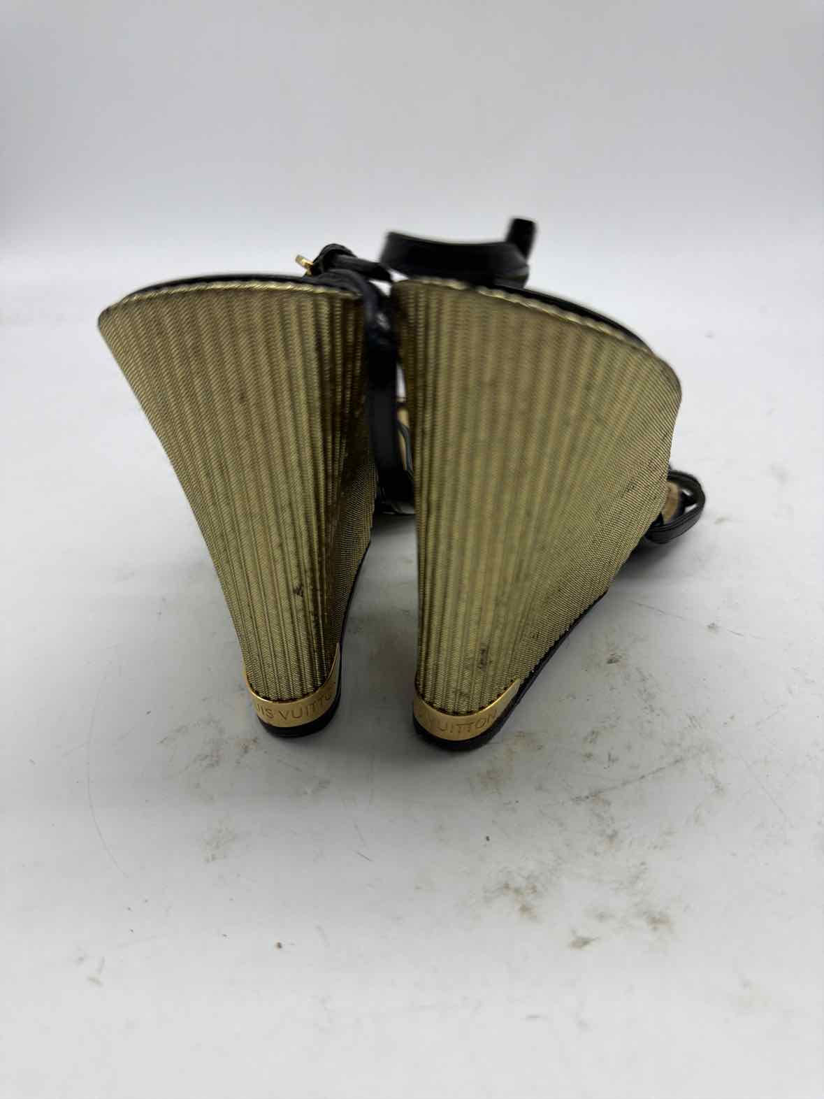Pre-Owned Louis Vuitton Black Size 36 Wedge Heels | True Fashionistas.