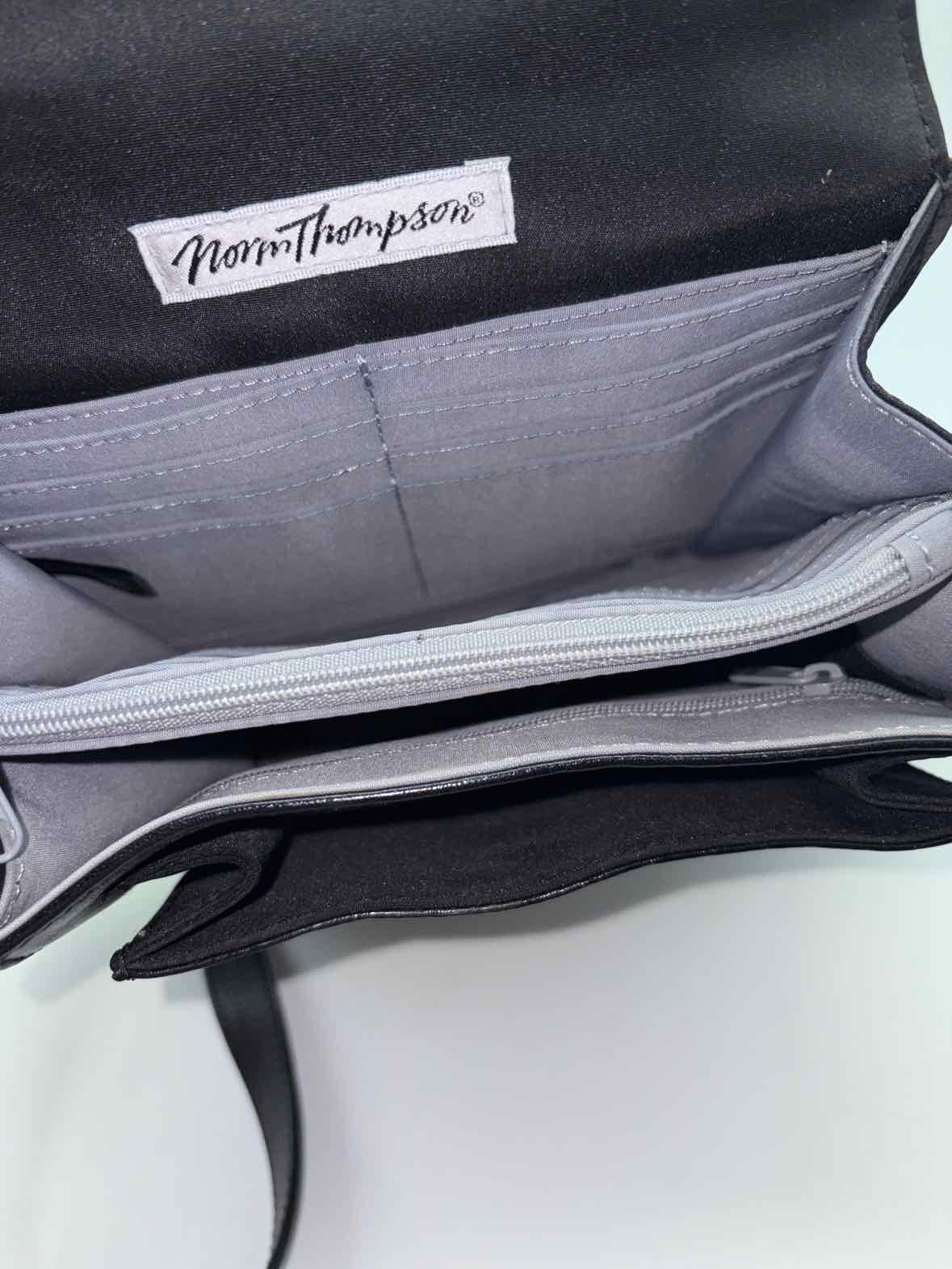 Pre-Owned Norm Thompson Black Crossbody Crossbody | True Fashionistas.