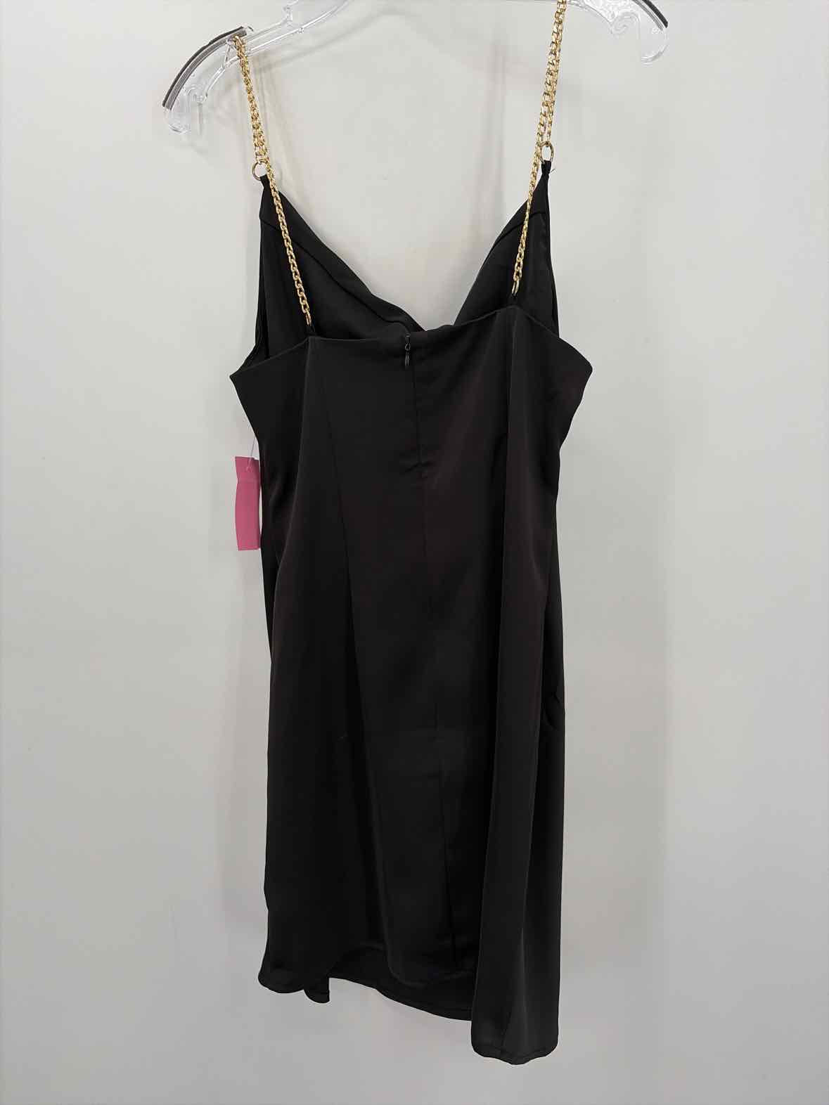 Pre-Owned Urban Outfitters Black Size Medium Knee Length Sleeveless Dress | True Fashionistas.