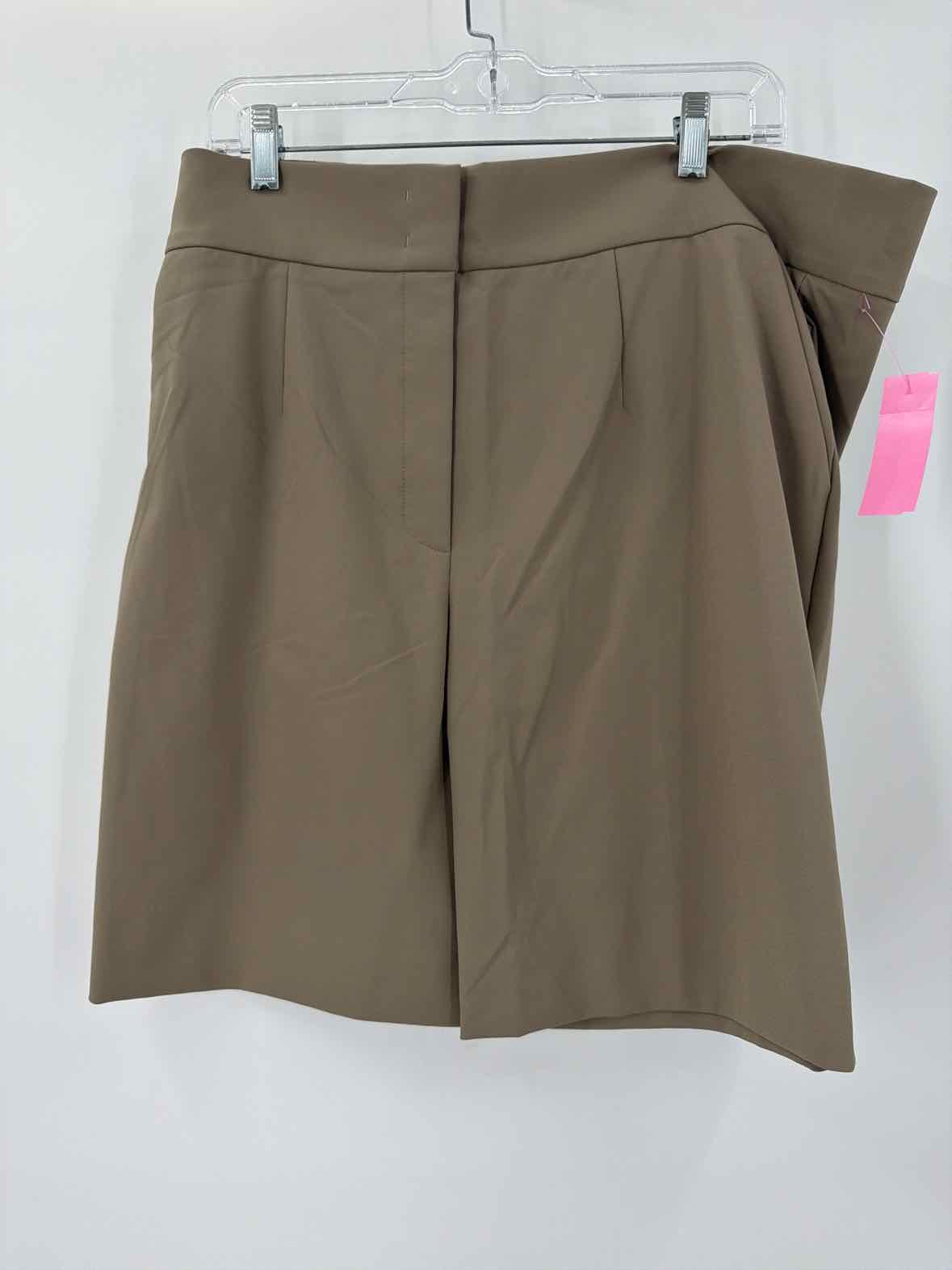 Pre-Owned Escada Tan Size 46 Bermuda Basic Shorts | True Fashionistas.