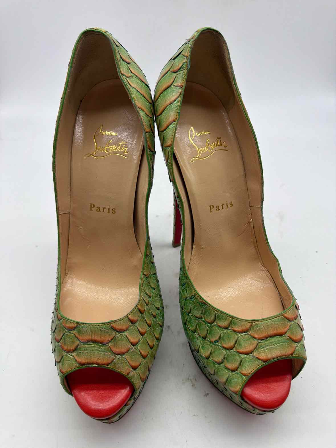 Pre-Owned Christian Louboutin Green Size 9 Stiletto Heels | True Fashionistas.