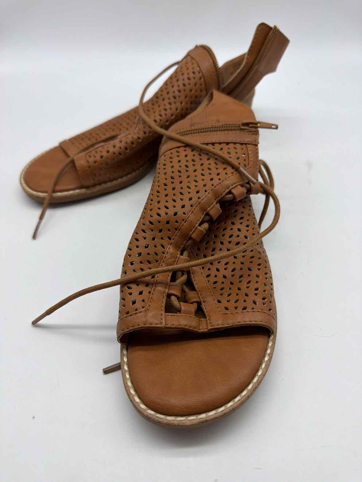 Pre-Owned Sofft Tan Size 9.5 Caged Flats | True Fashionistas.