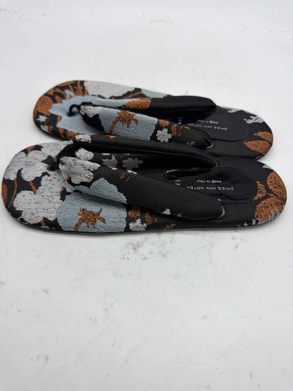 Pre-Owned Dries Van Noten Black Size 7.5 Thong Sandals | True Fashionistas.