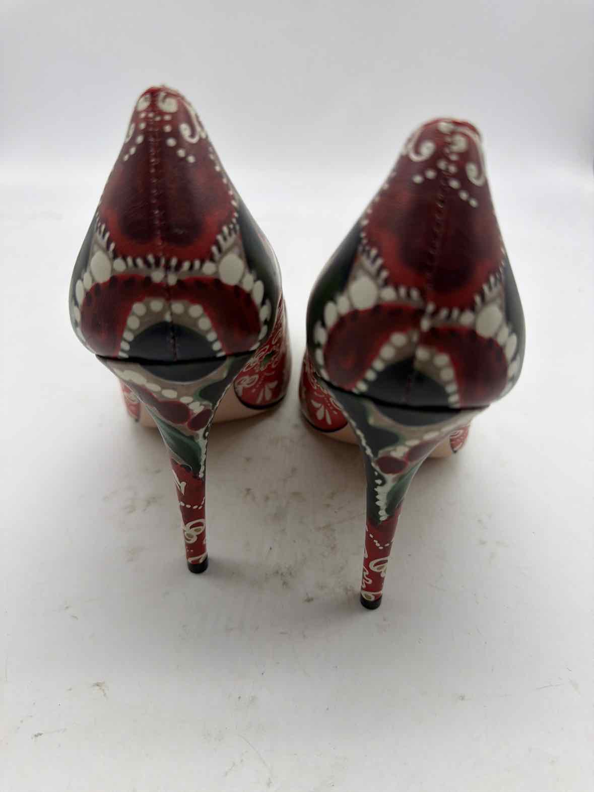 Pre-Owned Valentino Red Size 9 Pump Heels | True Fashionistas.