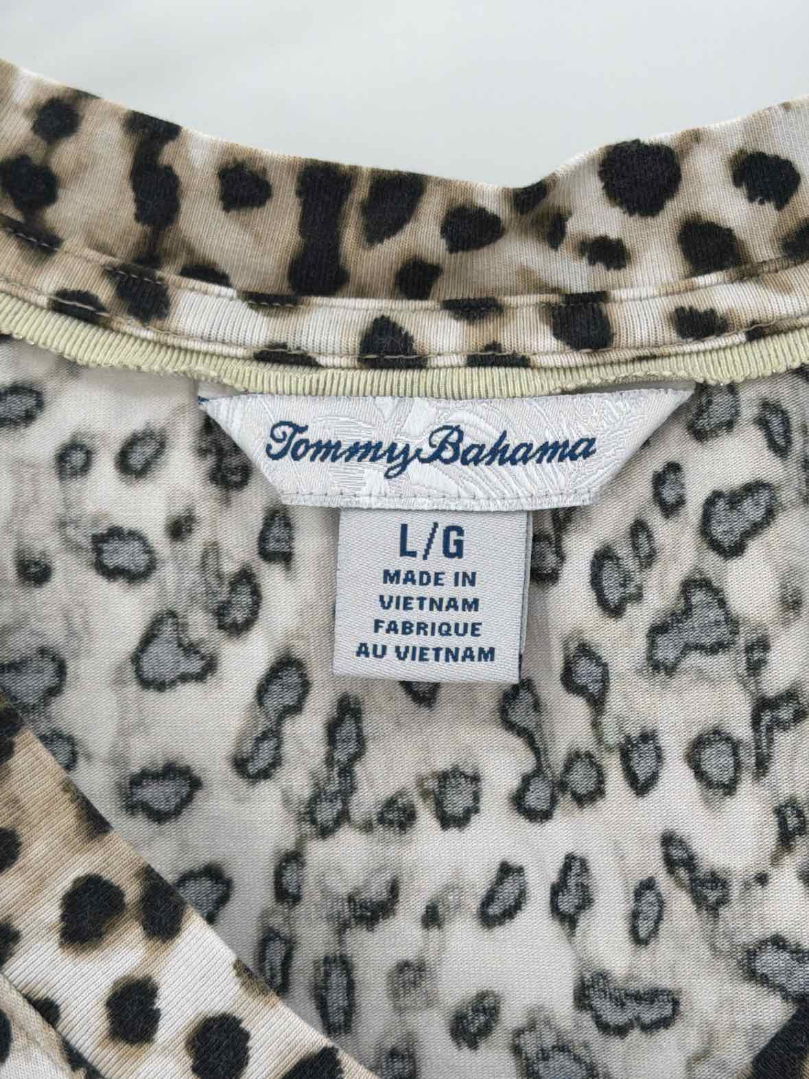 Pre-Owned Tommy Bahama Tan Size Large Leopard T-shirt | True Fashionistas.