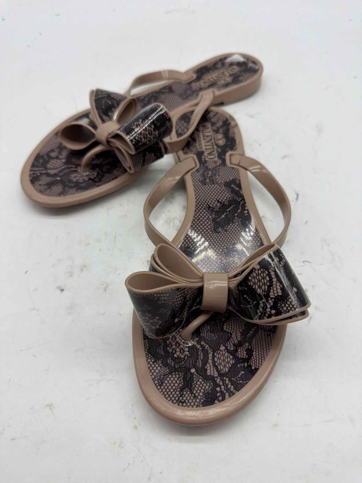 Pre-Owned Valentino Tan Size 7 Jelly Thong Sandals | True Fashionistas.