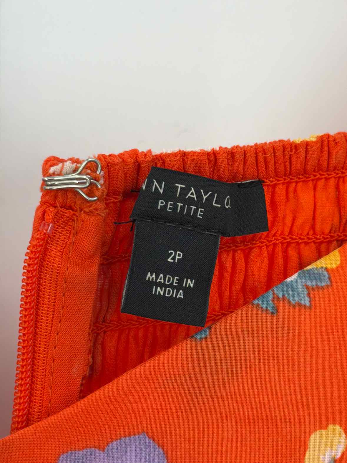 Pre-Owned Ann Taylor Orange Size 2 Long Short Sleeve Dress | True Fashionistas.