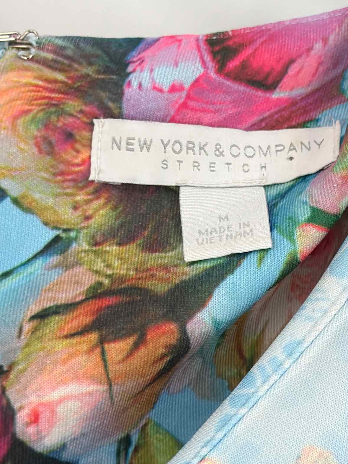 Pre-Owned New York & Co Blue Size Medium Floral Short Sleeveless Dress | True Fashionistas.