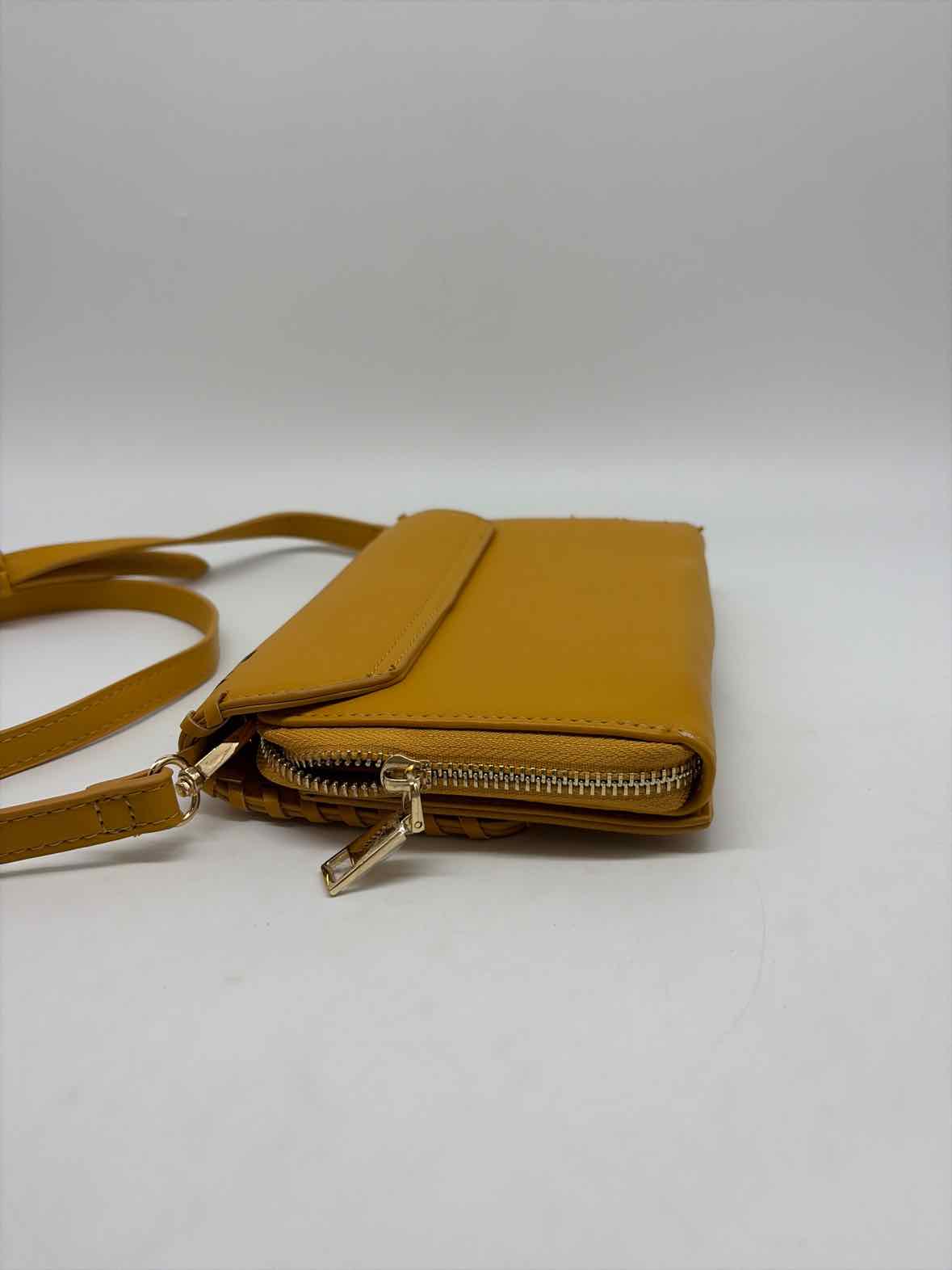 Pre-Owned Moda Luxe Yellow Crossbody Crossbody | True Fashionistas.