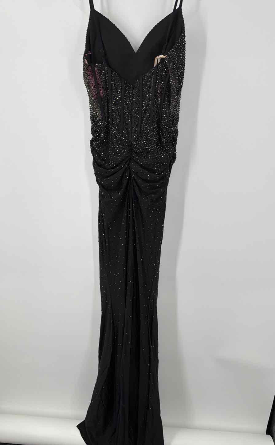 Pre-Owned Faviana Black Size 6 Evening Long Evening Gown | True Fashionistas.