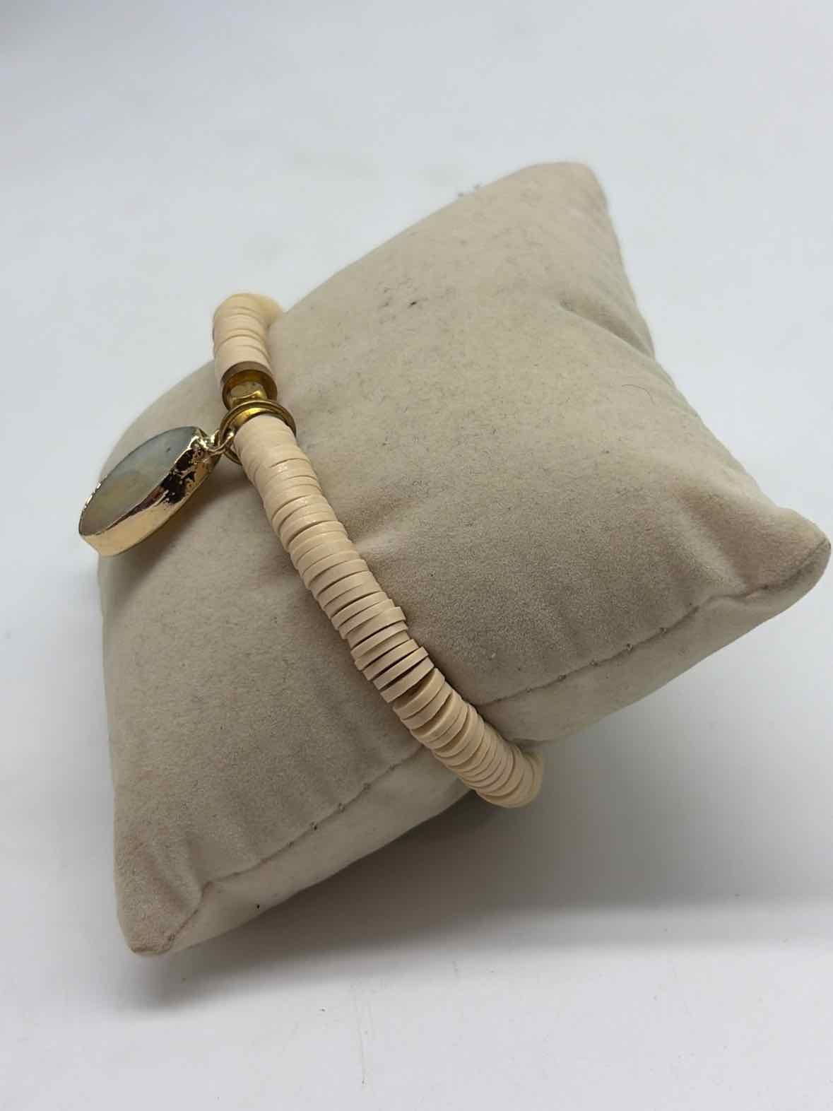 Pre-Owned OMI Ivory Stretchy Beaded Bracelet | True Fashionistas.