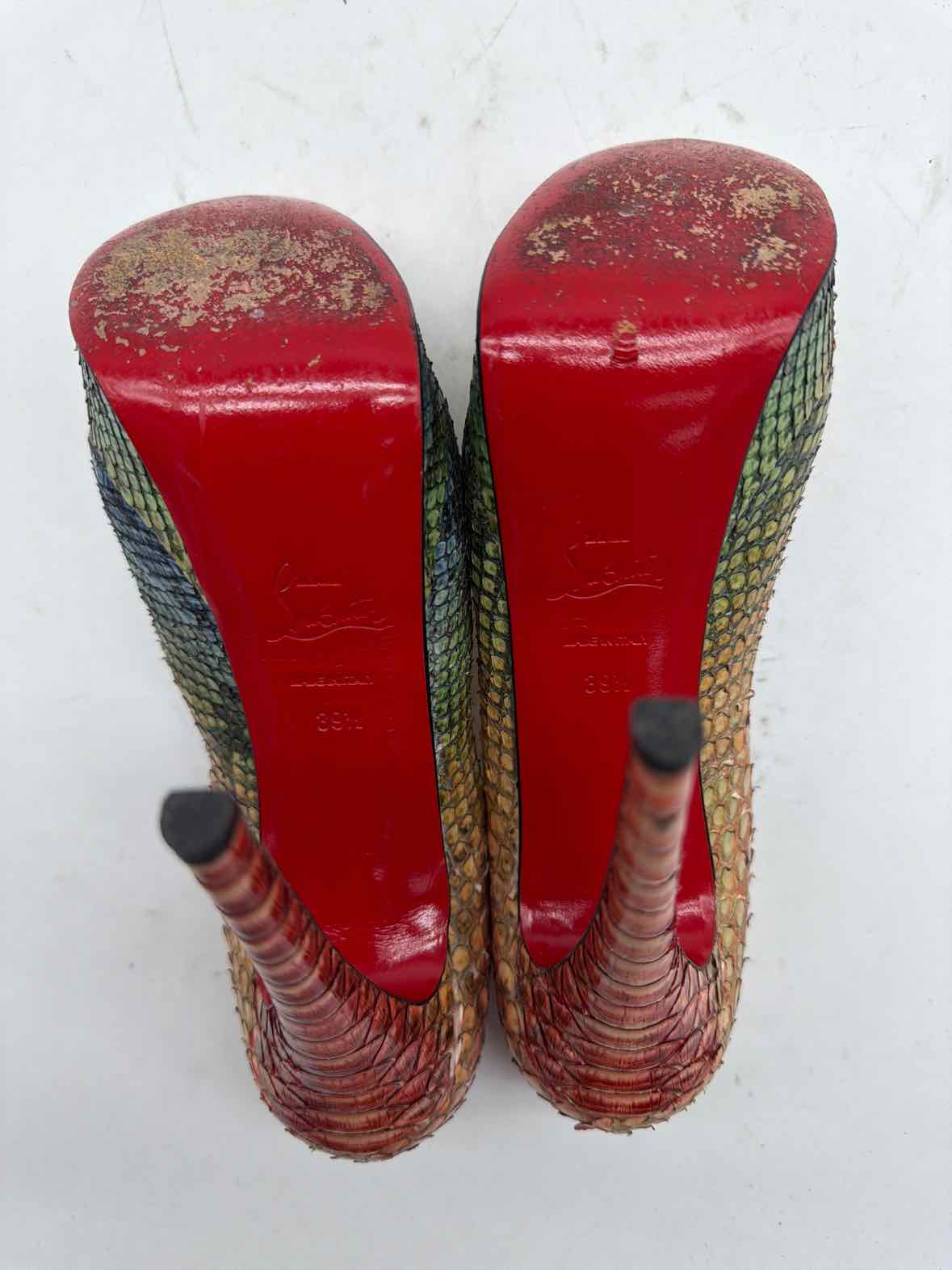 Pre-Owned Christian Louboutin Red Size 9.5 Stiletto Heels | True Fashionistas.
