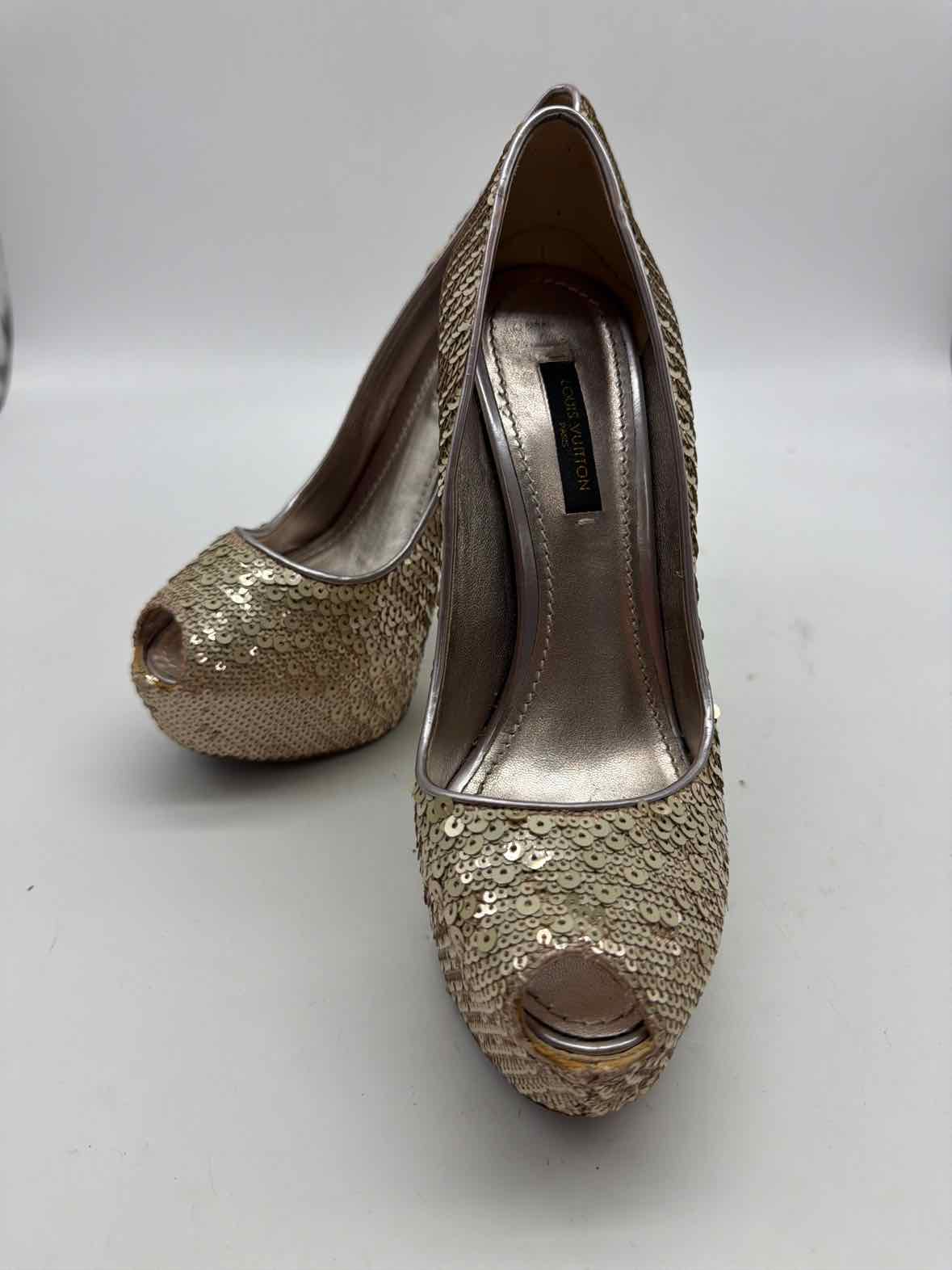 Pre-Owned Louis Vuitton Gold Size 35.5 Sequin Stiletto Heels | True Fashionistas.