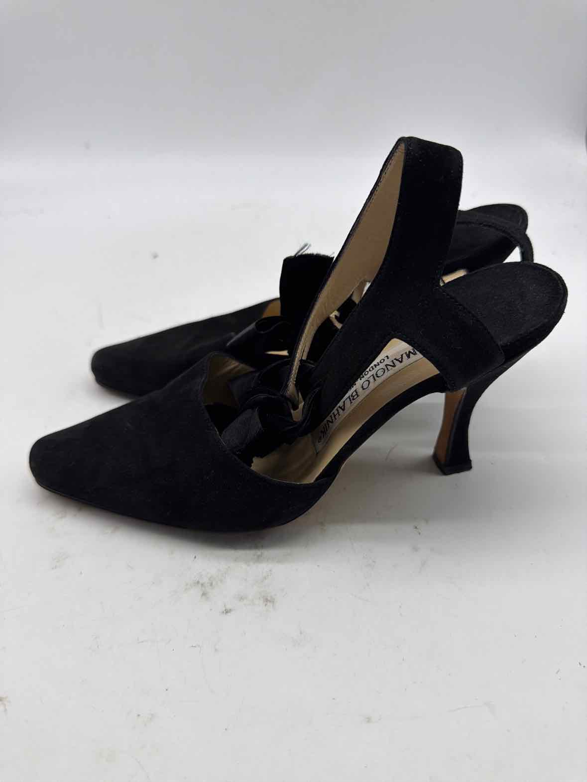 Pre-Owned Manolo Blahnik Black Size 35.5 Ankle Strap Heels | True Fashionistas.