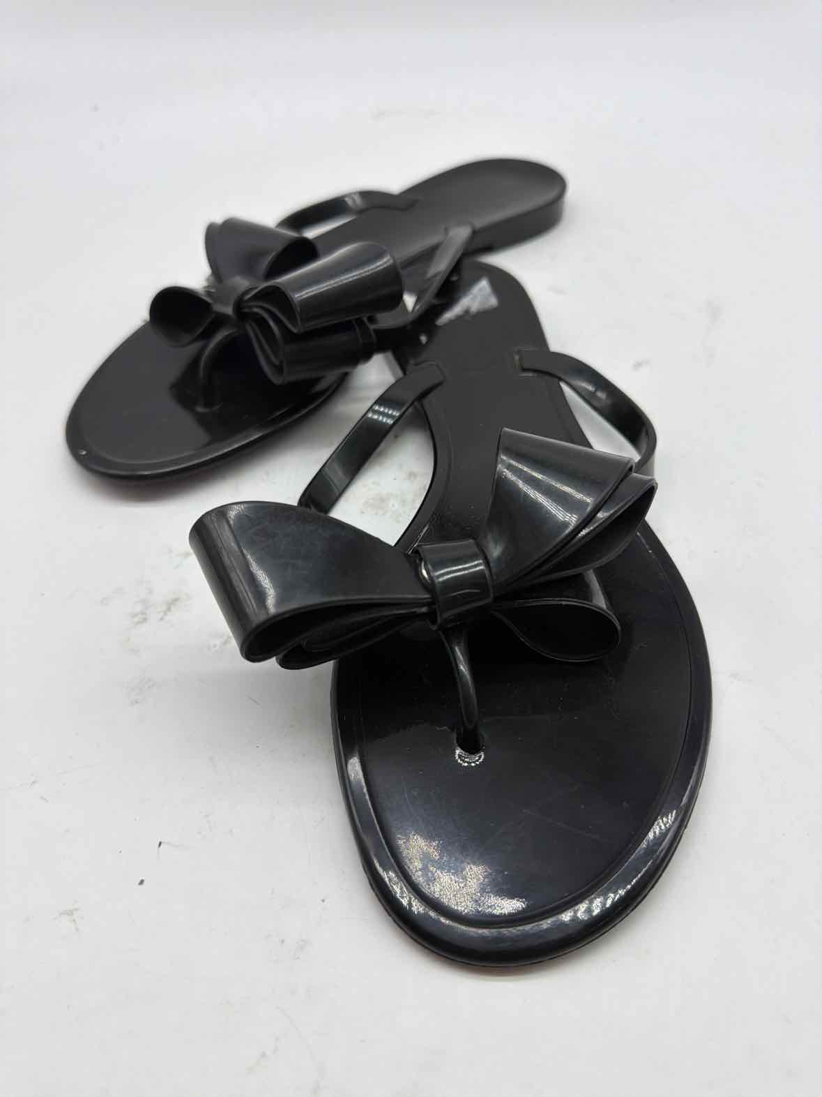 Pre-Owned Valentino Black Size 8 Jelly Thong Sandals | True Fashionistas.