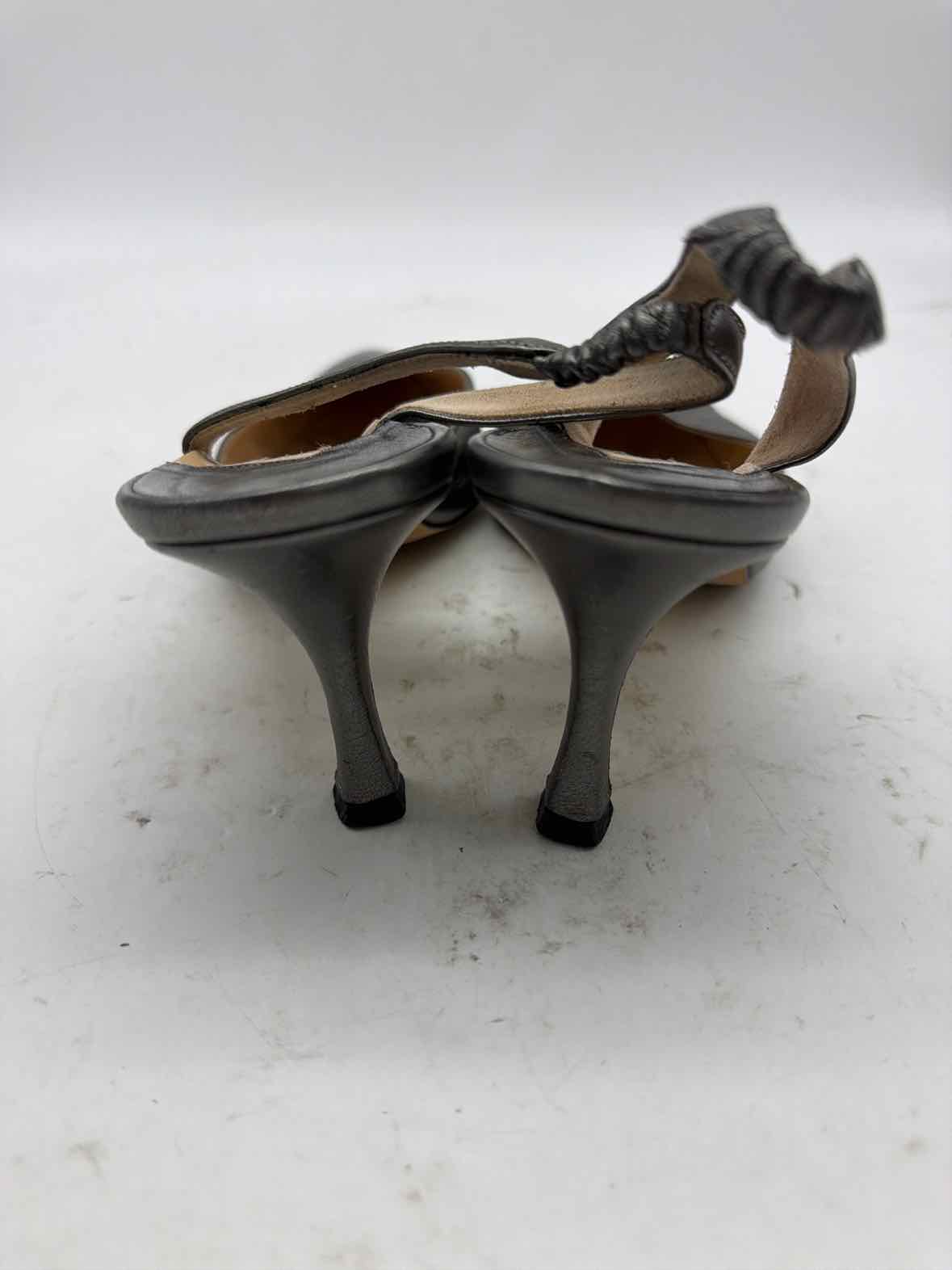 Pre-Owned Manolo Blahnik Silver Size 8.5 Slingback Heels | True Fashionistas.