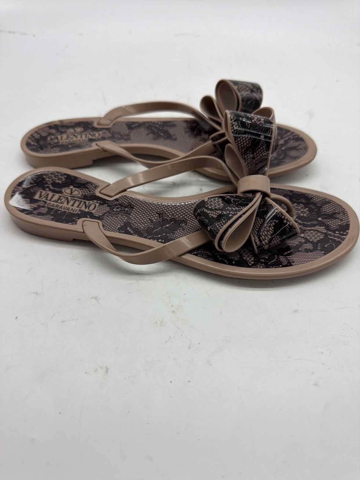 Pre-Owned Valentino Tan Size 7 Jelly Thong Sandals | True Fashionistas.