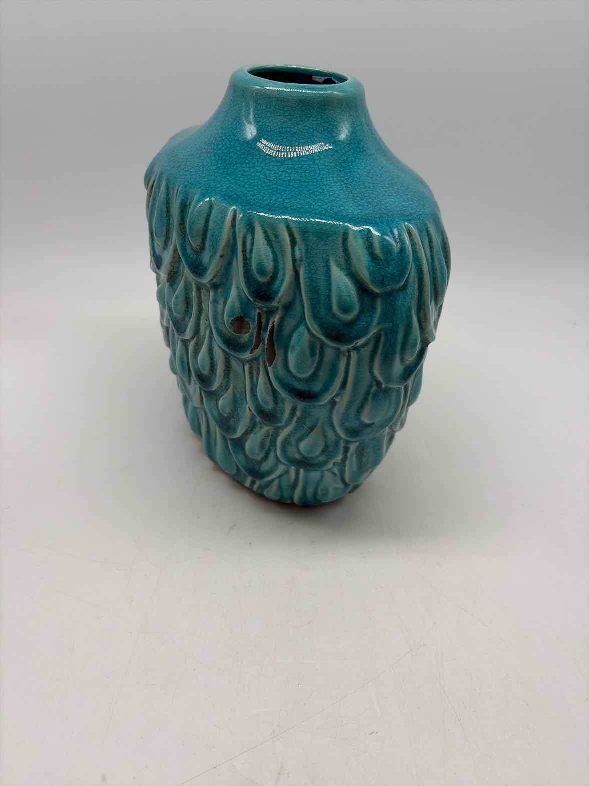 Drop Leaf Aqua Ceramic Vase | True Fashionistas.