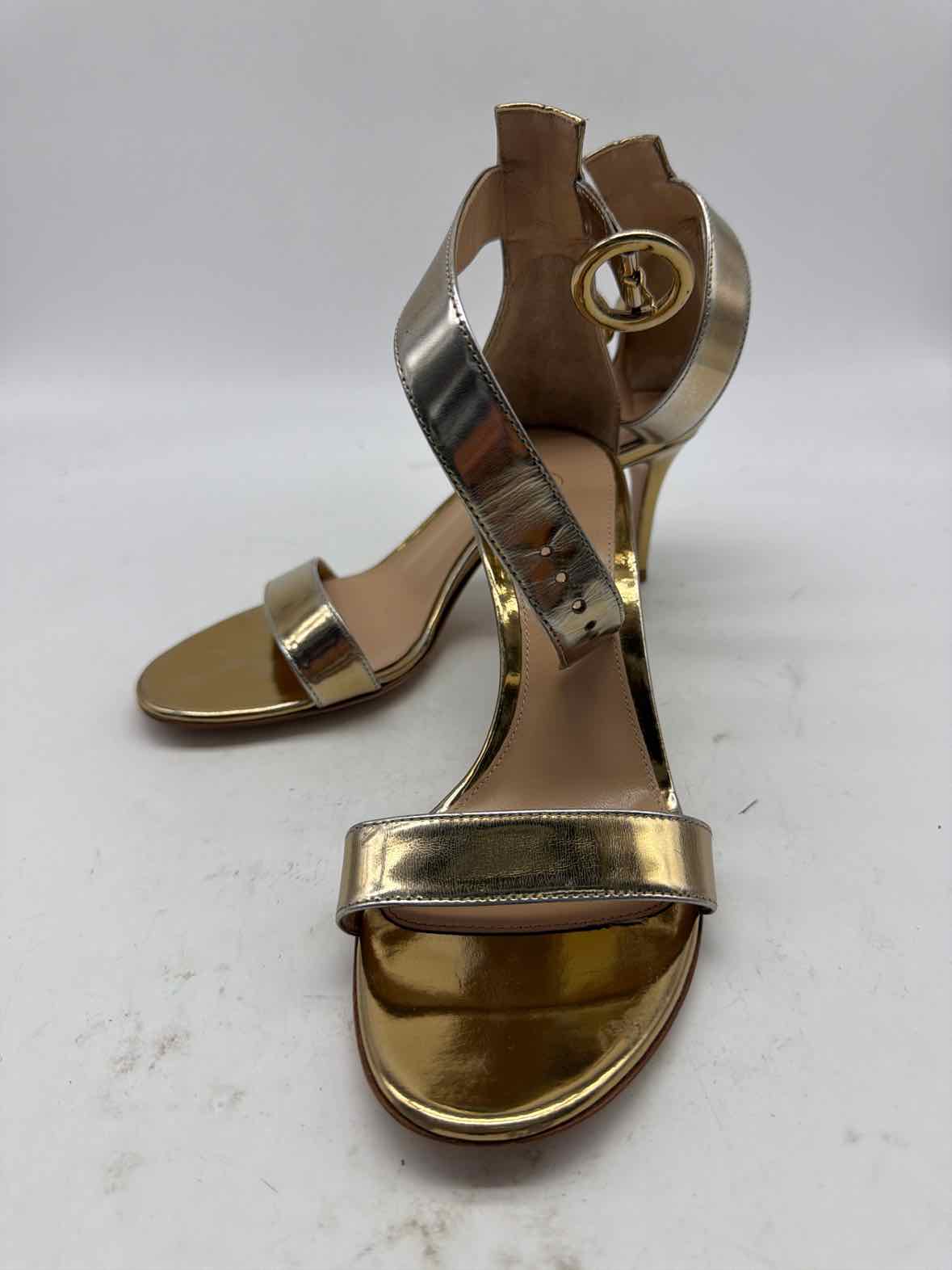 Pre-Owned Gianvito Rossi Gold Size 5.5 Ankle Strap Heels | True Fashionistas.