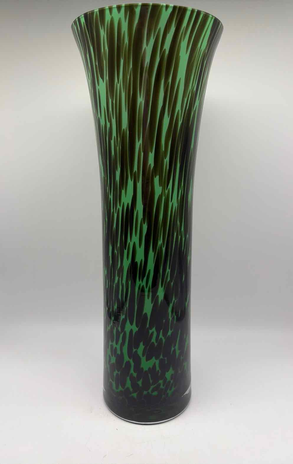 Green And Black Vase | True Fashionistas.