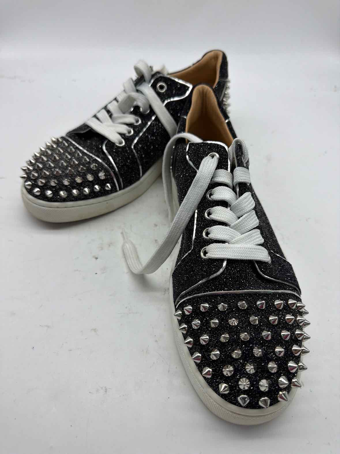 Pre-Owned Christian Louboutin Black Size 9.5 Fashion Sneaker Athletic Shoes | True Fashionistas.
