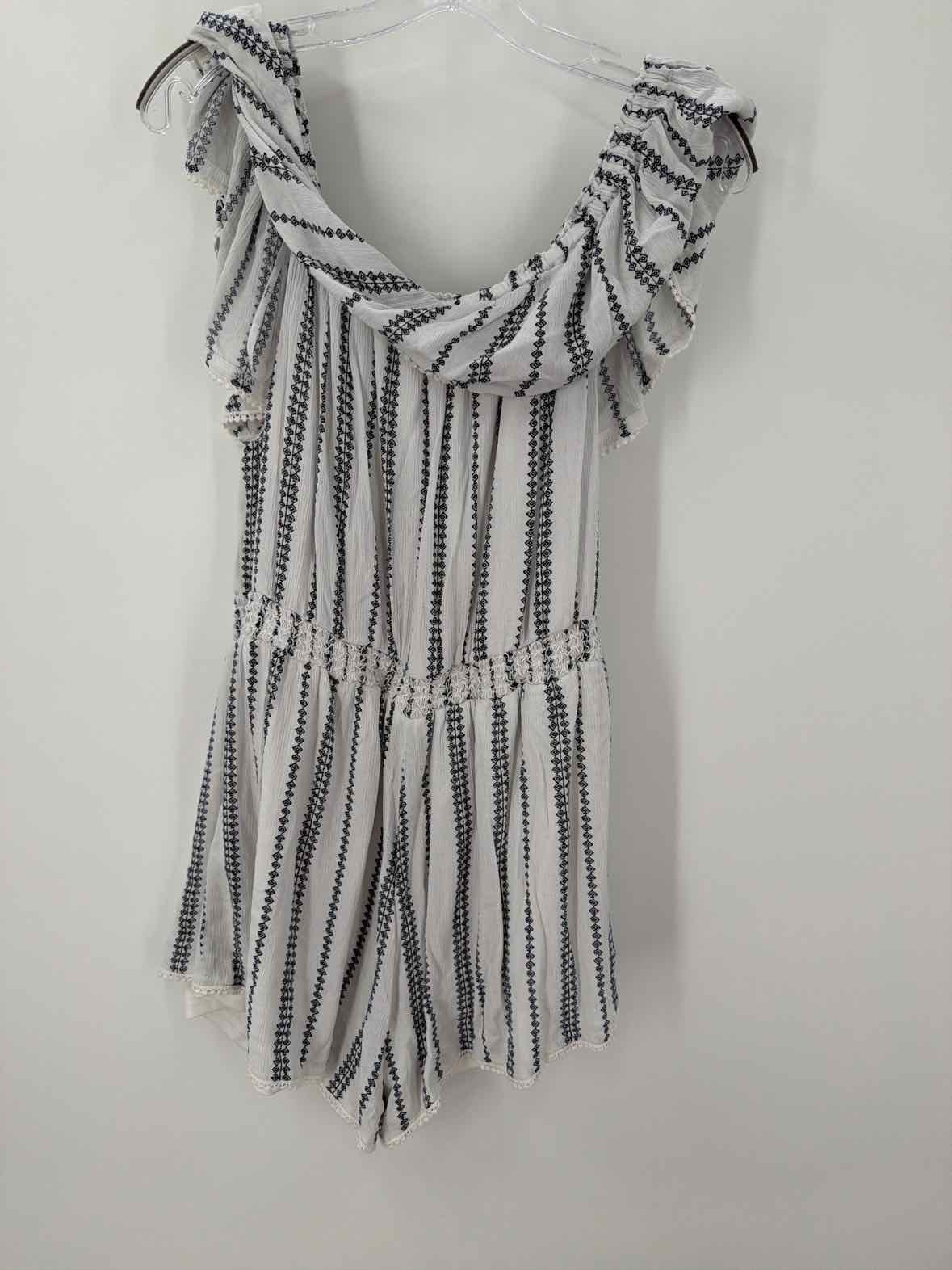 Pre-Owned Lulu's White Size XL Sleeveless Romper | True Fashionistas.