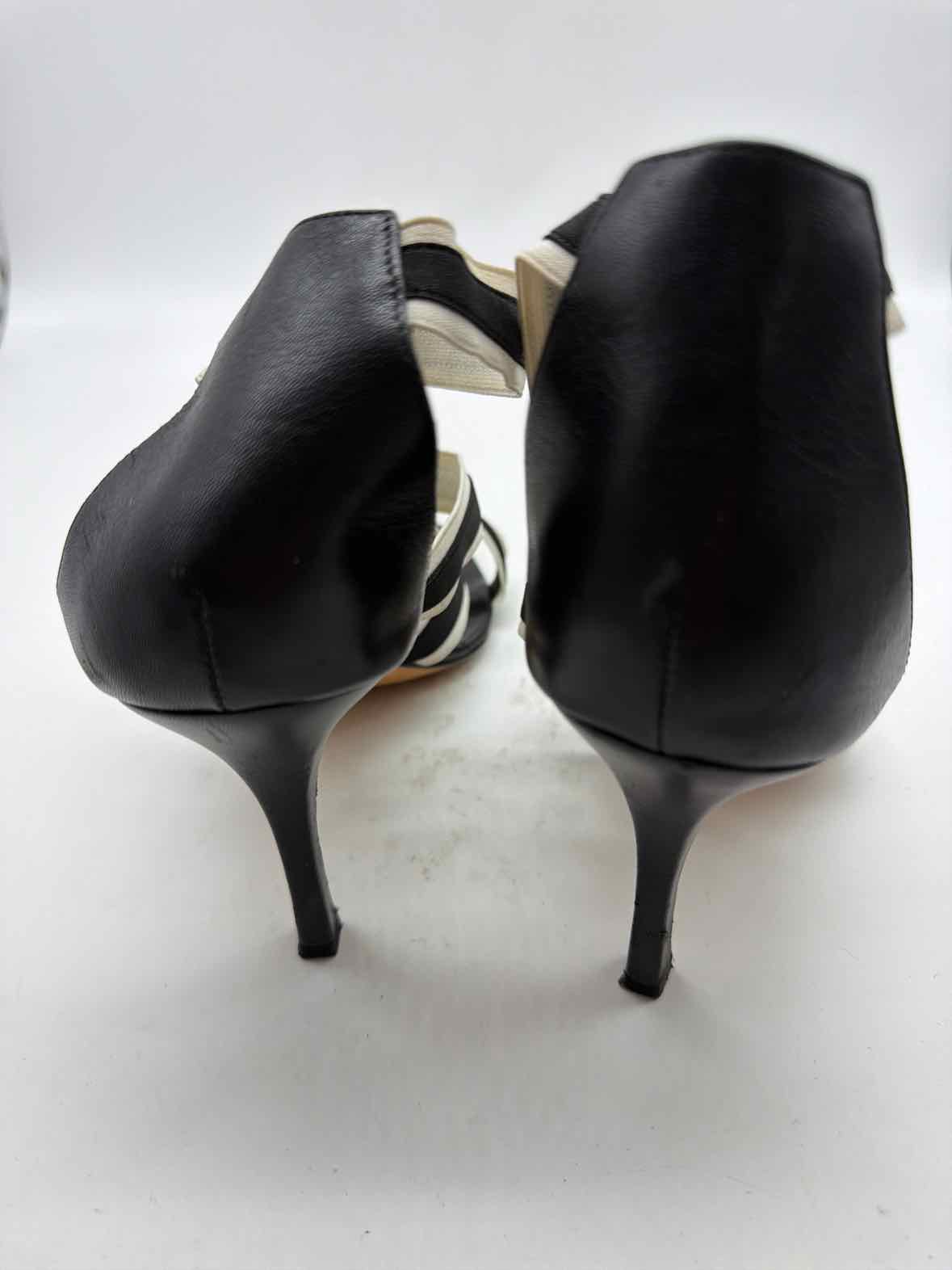 Pre-Owned Manolo Blahnik Black Size 40 Strappy Heels | True Fashionistas.
