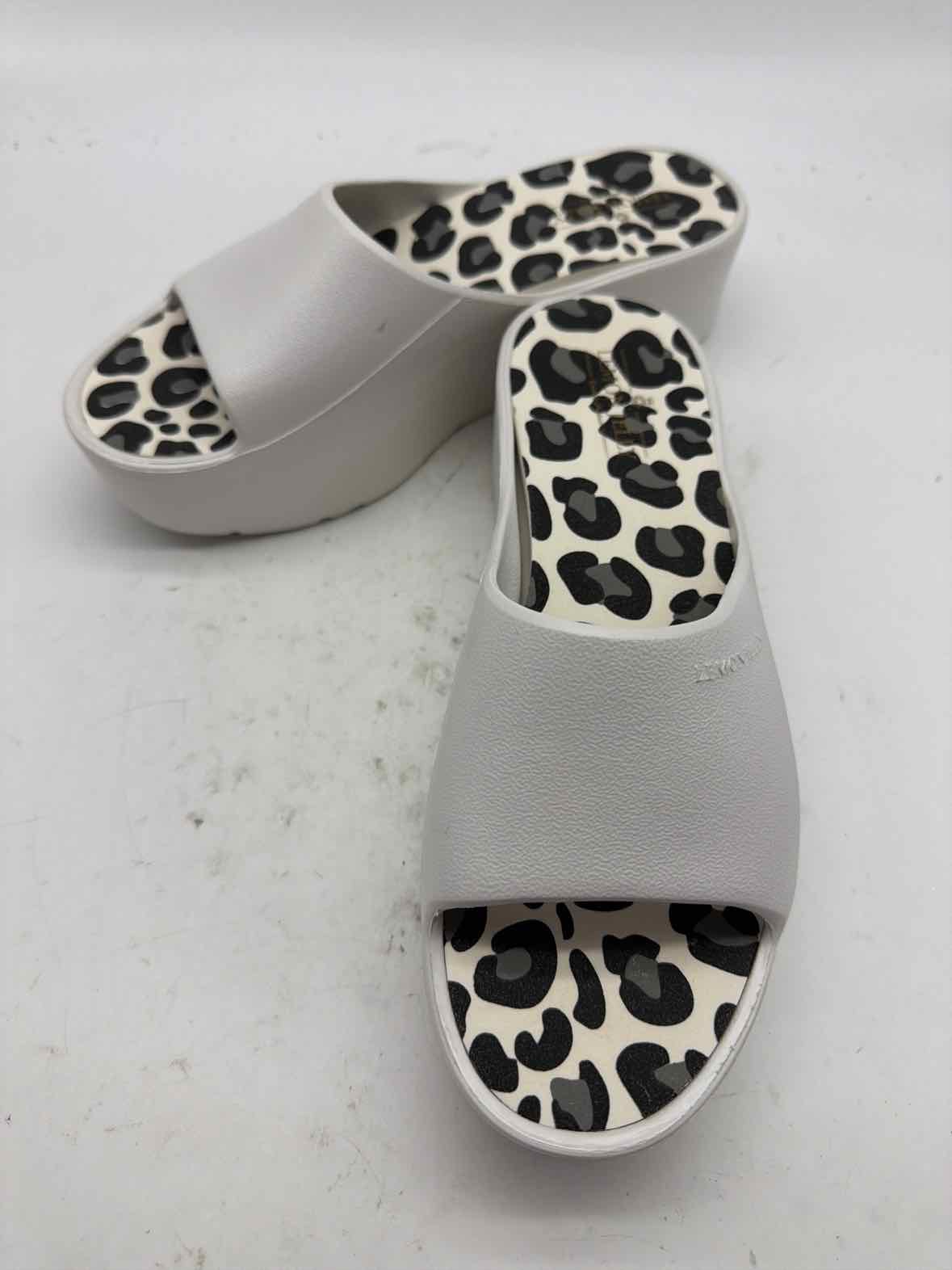 Pre-Owned Lemon Jelly White Size 10 Mule Sandals | True Fashionistas.