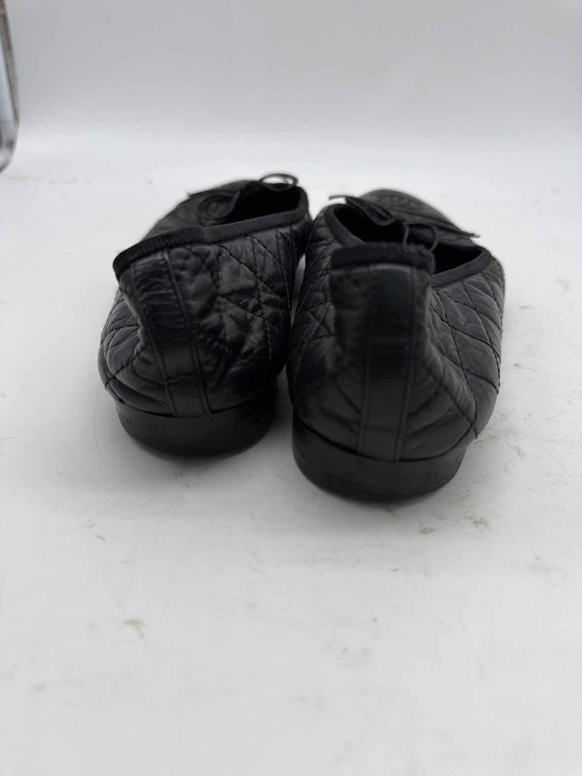 Pre-Owned Chanel Black Size 8.5 Slip On Flats | True Fashionistas.