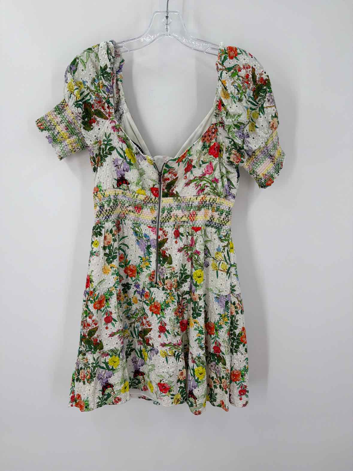 Pre-Owned Alice + Olivia White Size 4 Floral Short Short Sleeve Dress | True Fashionistas.