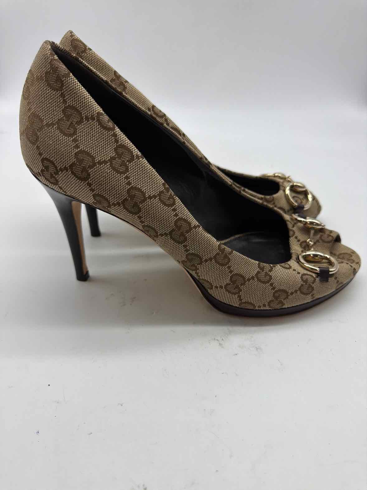 Pre-Owned Gucci Tan Size 40 Monogram Peep Toe Heels | True Fashionistas.