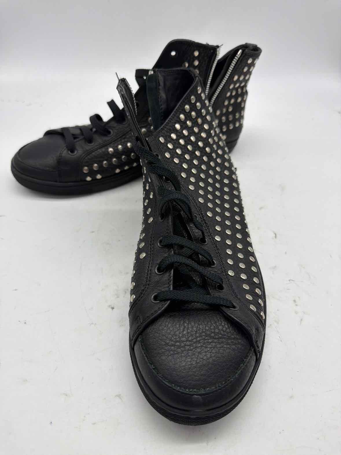 Pre-Owned Burberry Black 10 Leather Men's Sneakers | True Fashionistas.