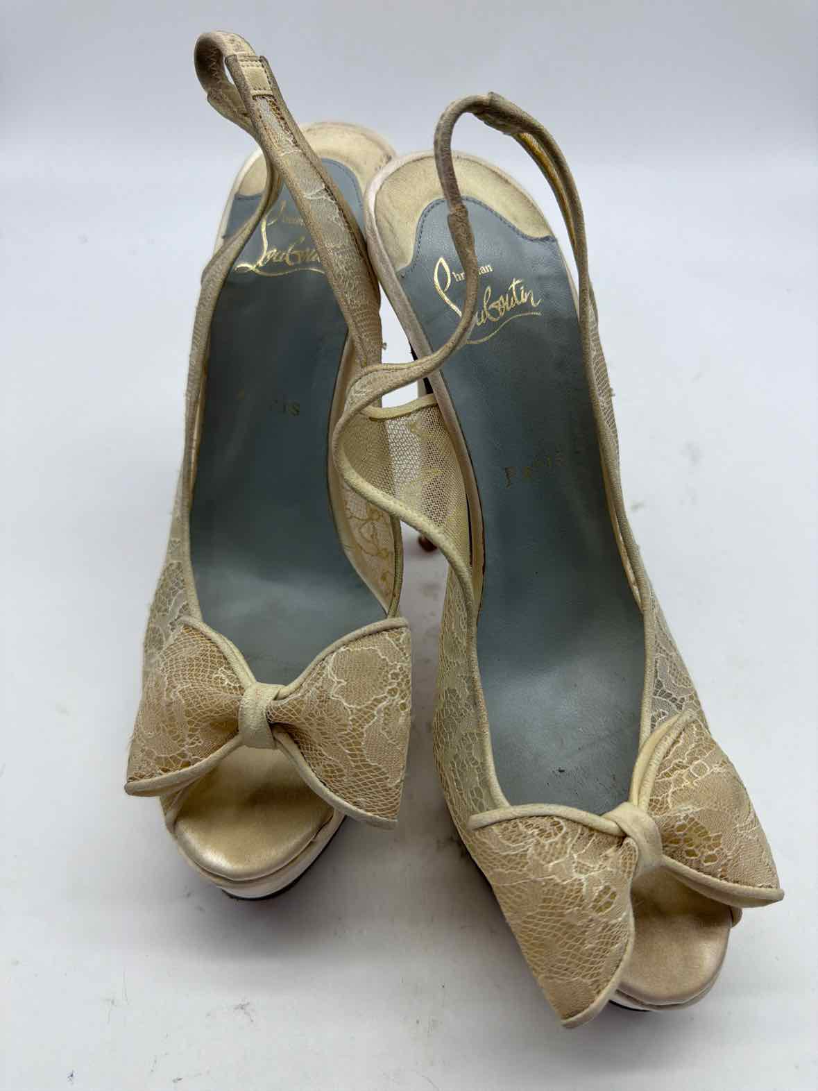 Pre-Owned Christian Louboutin Ivory Size 9 Lace Stiletto Heels | True Fashionistas.