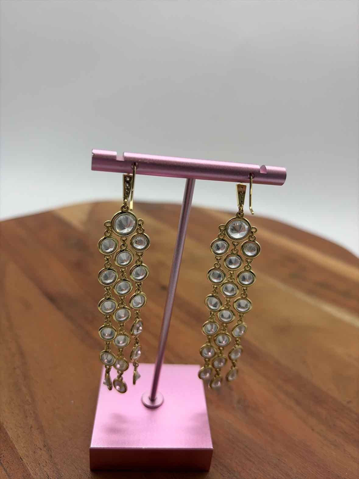 Kendra Scott Gold Chandelier Drop Earrings | True Fashionistas.