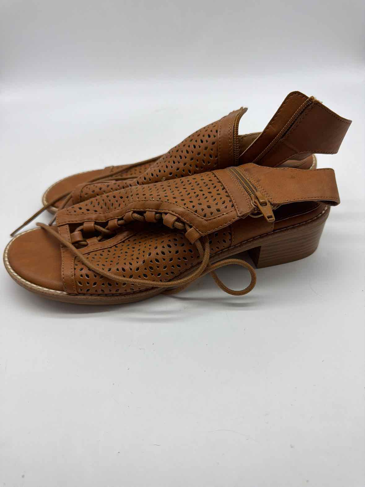 Pre-Owned Sofft Tan Size 9.5 Caged Flats | True Fashionistas.