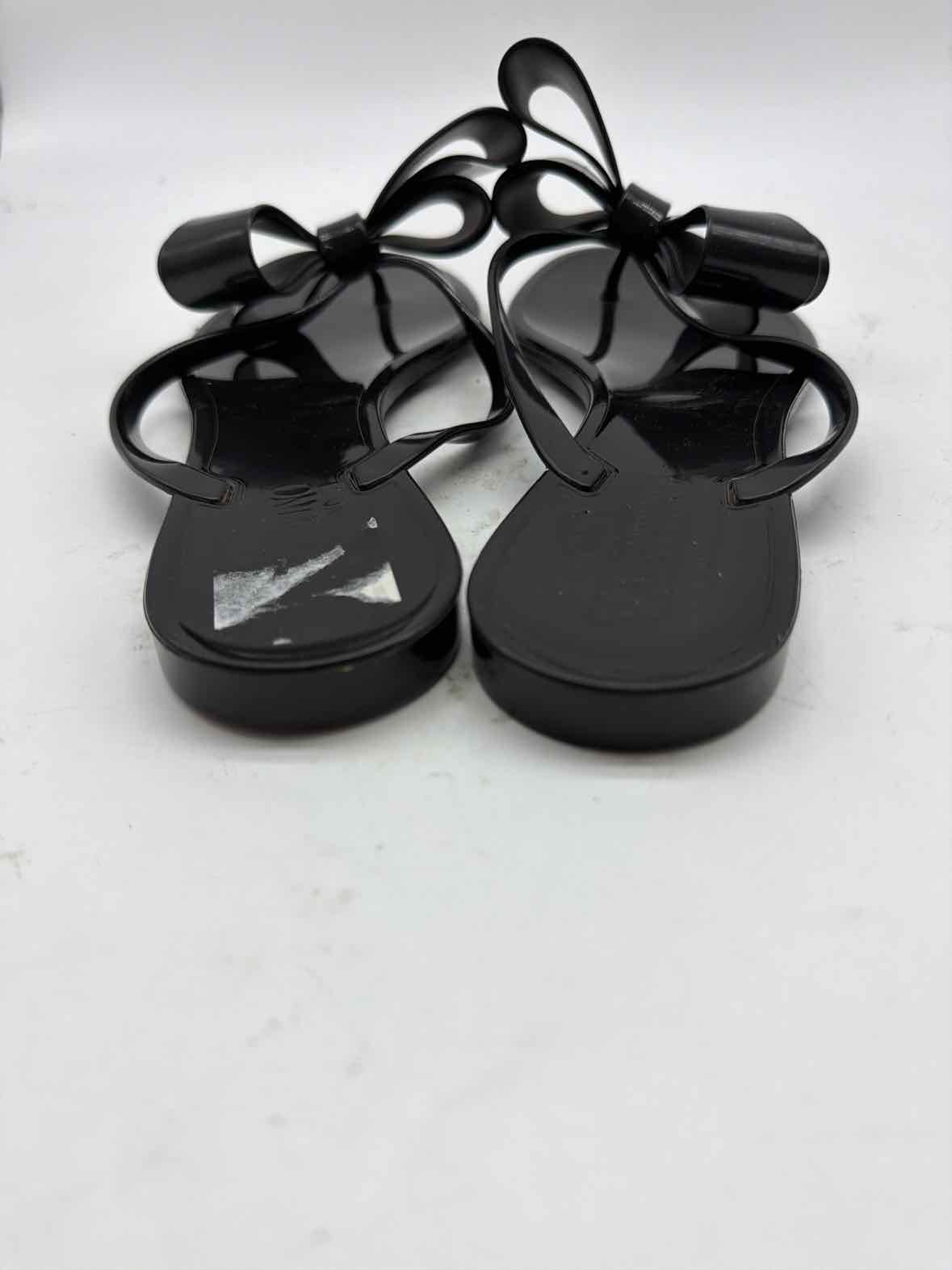 Pre-Owned Valentino Black Size 8 Jelly Thong Sandals | True Fashionistas.
