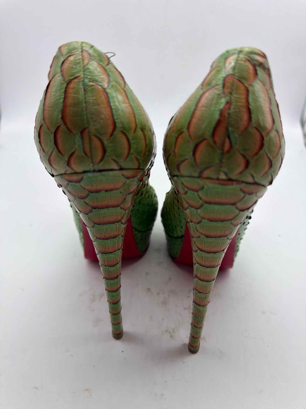 Pre-Owned Christian Louboutin Green Size 9 Stiletto Heels | True Fashionistas.