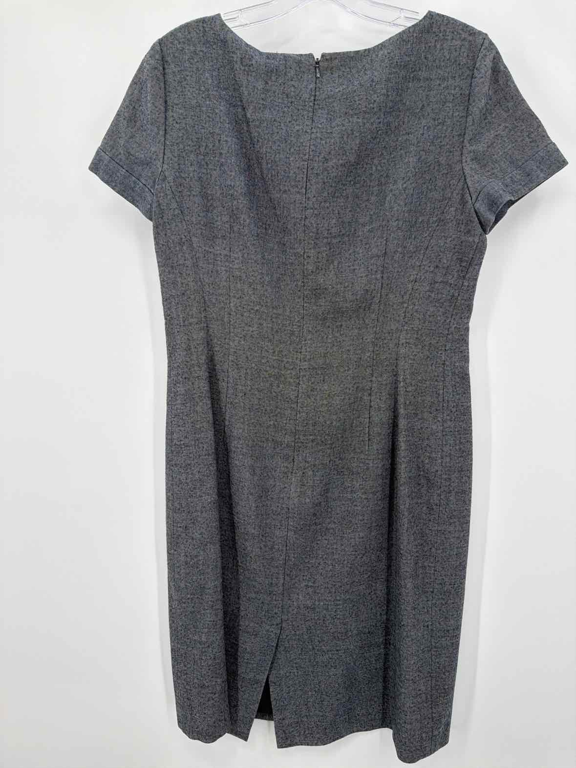 Pre-Owned Brooks Brothers Blue Size 8 Short Sleeveless Dress | True Fashionistas.