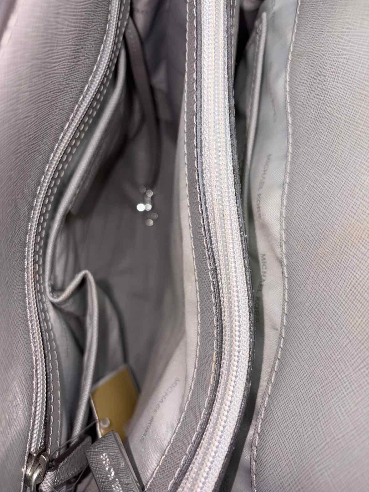 Pre-Owned MICHAEL Michael Kors Grey Shoulder Bag Shoulder Bag | True Fashionistas.