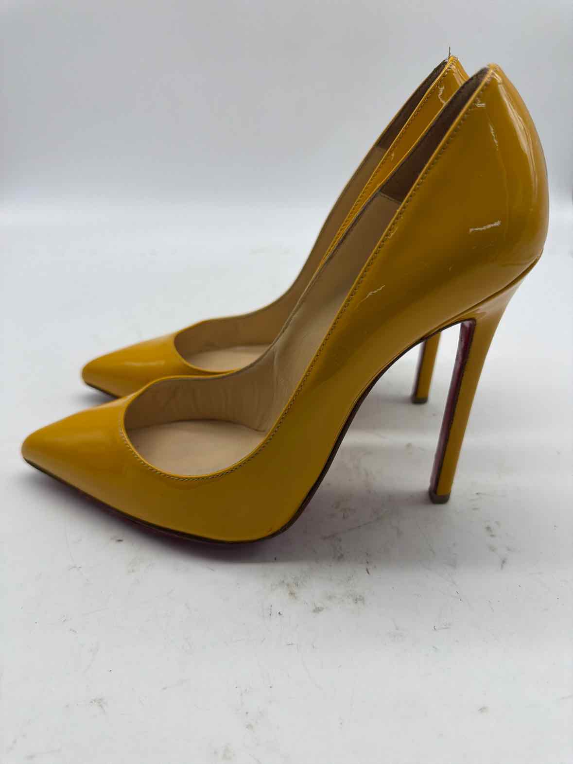 Pre-Owned Christian Louboutin Yellow Size 37 Pump Heels | True Fashionistas.