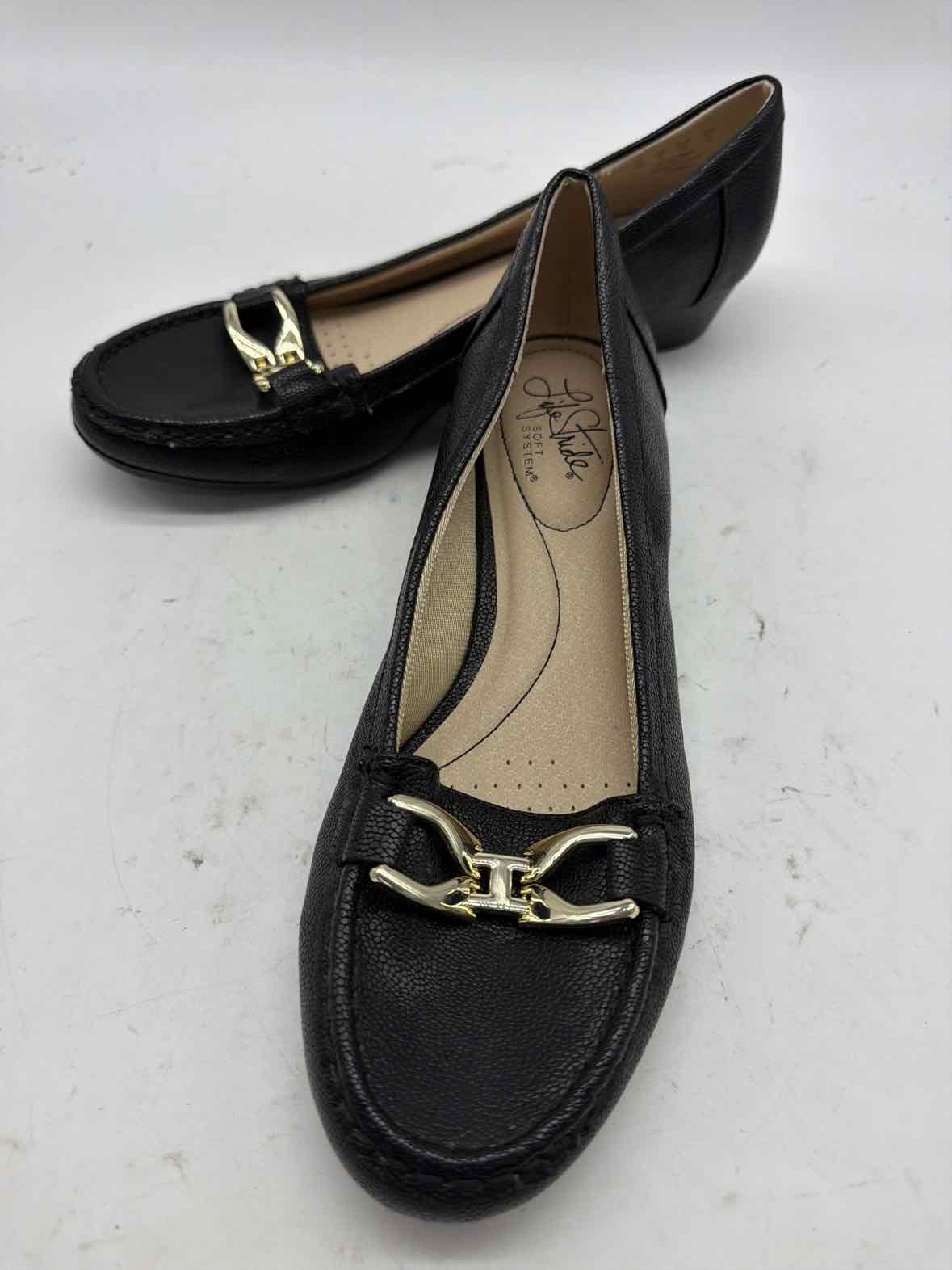Pre-Owned Life Stride Black Size 8 Slip On Flats | True Fashionistas.