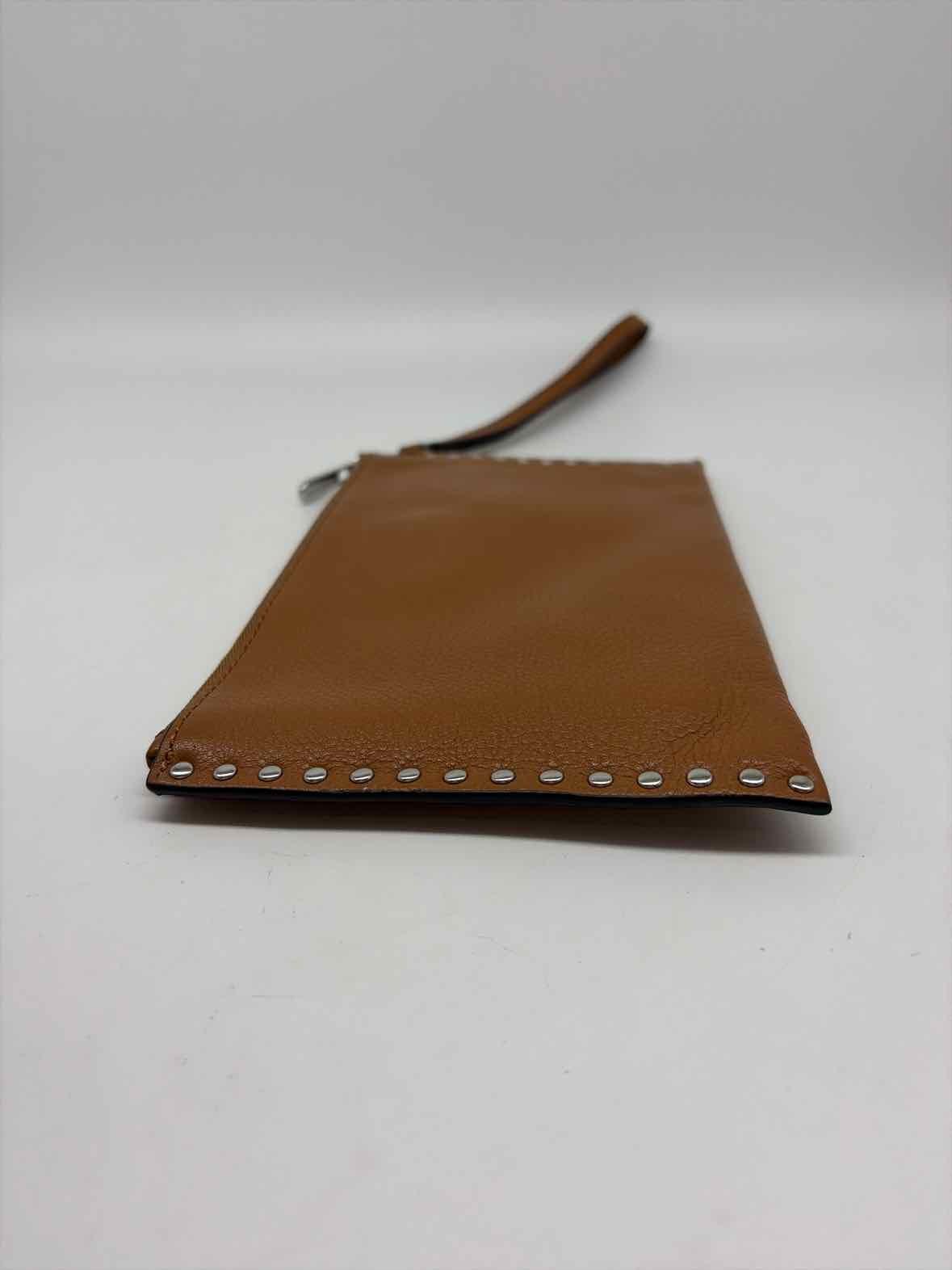 Pre-Owned Michael Kors Tan Clutch Clutch | True Fashionistas.