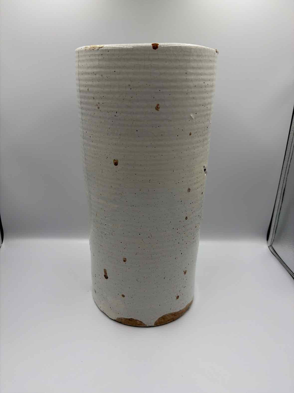 Pottery Barn Cream Vase | True Fashionistas.