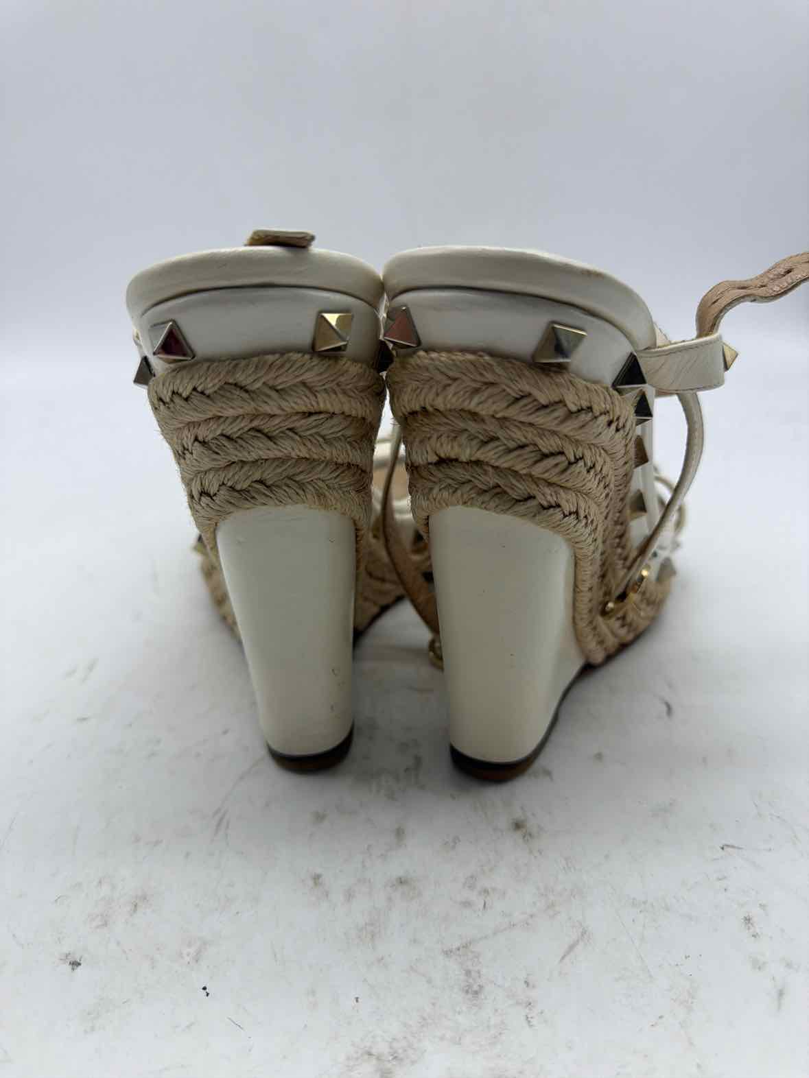 Pre-Owned Valentino White Size 9 Wedge Heels | True Fashionistas.